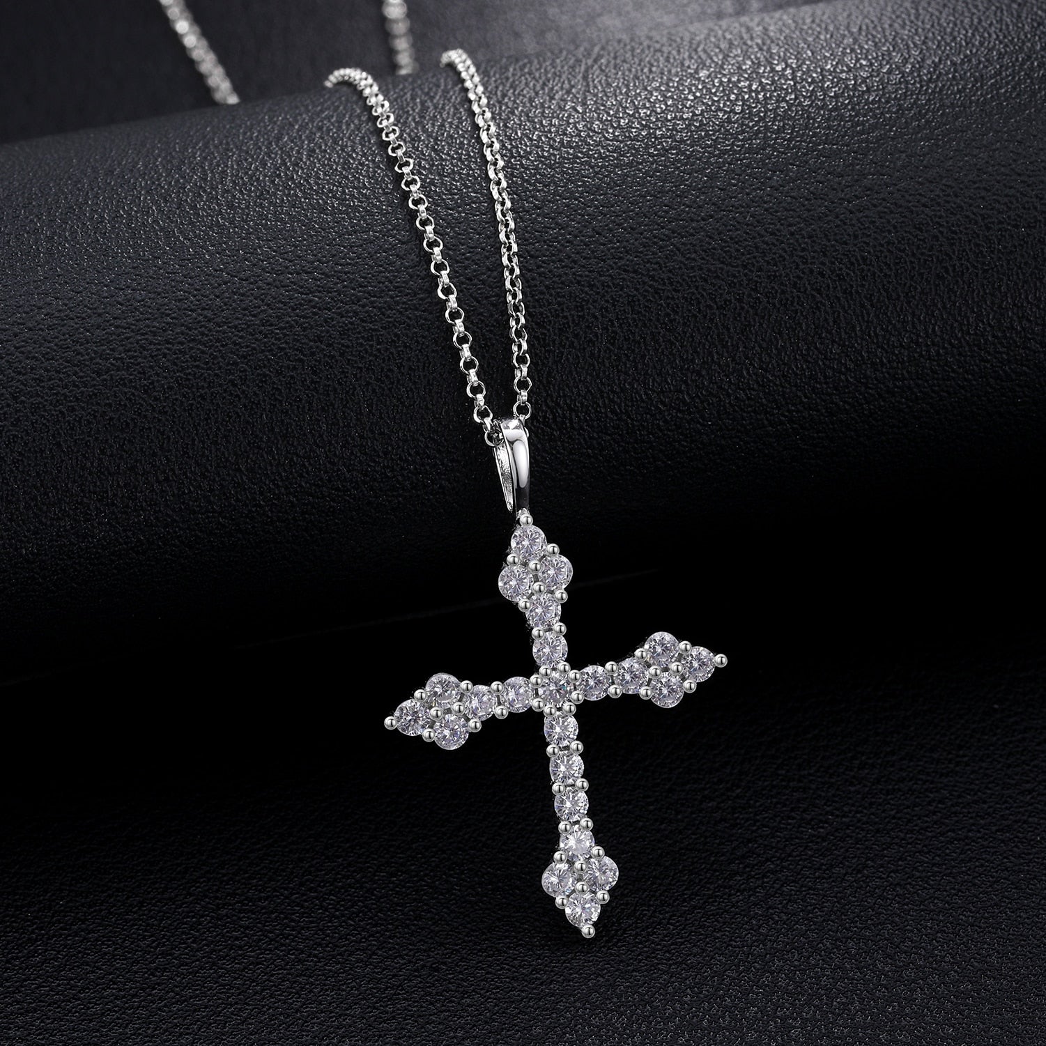 Sharp Patonce Cross Pendant 18K x Moissanite - ICECI