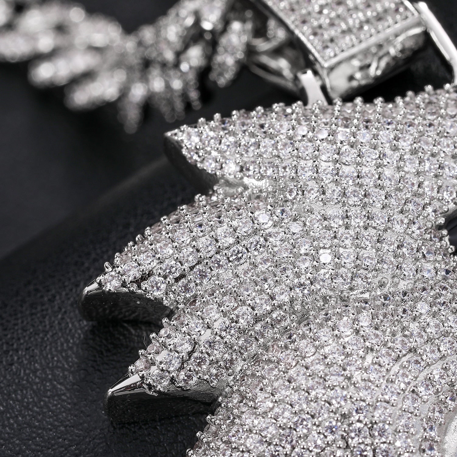 Wolf Head Pendant 18K x Moissanite - ICECI